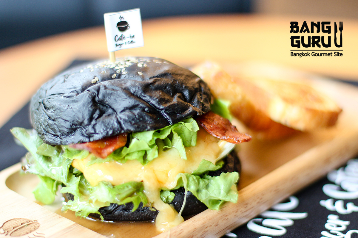 旗艦的メニューの「Cafe-in特製ソースのビーフバーガー」